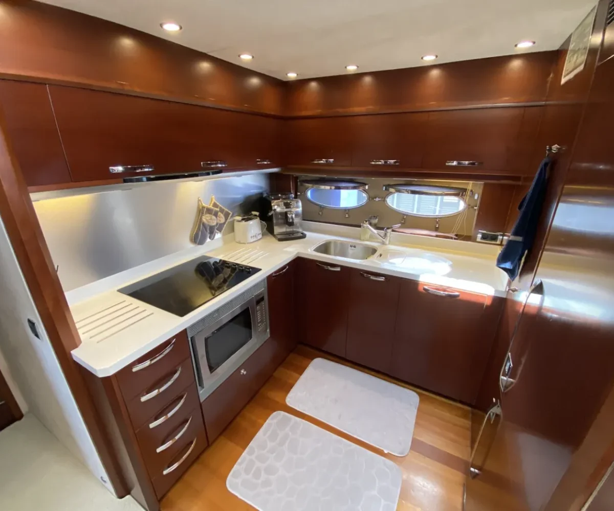 PRINCESS V65 INTERIOR (4)