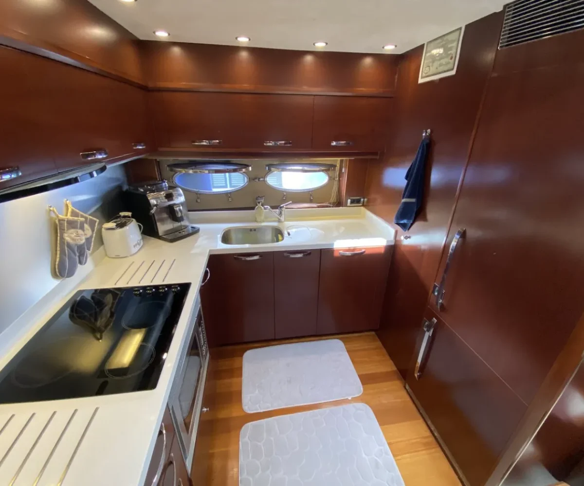 PRINCESS V65 INTERIOR (5)