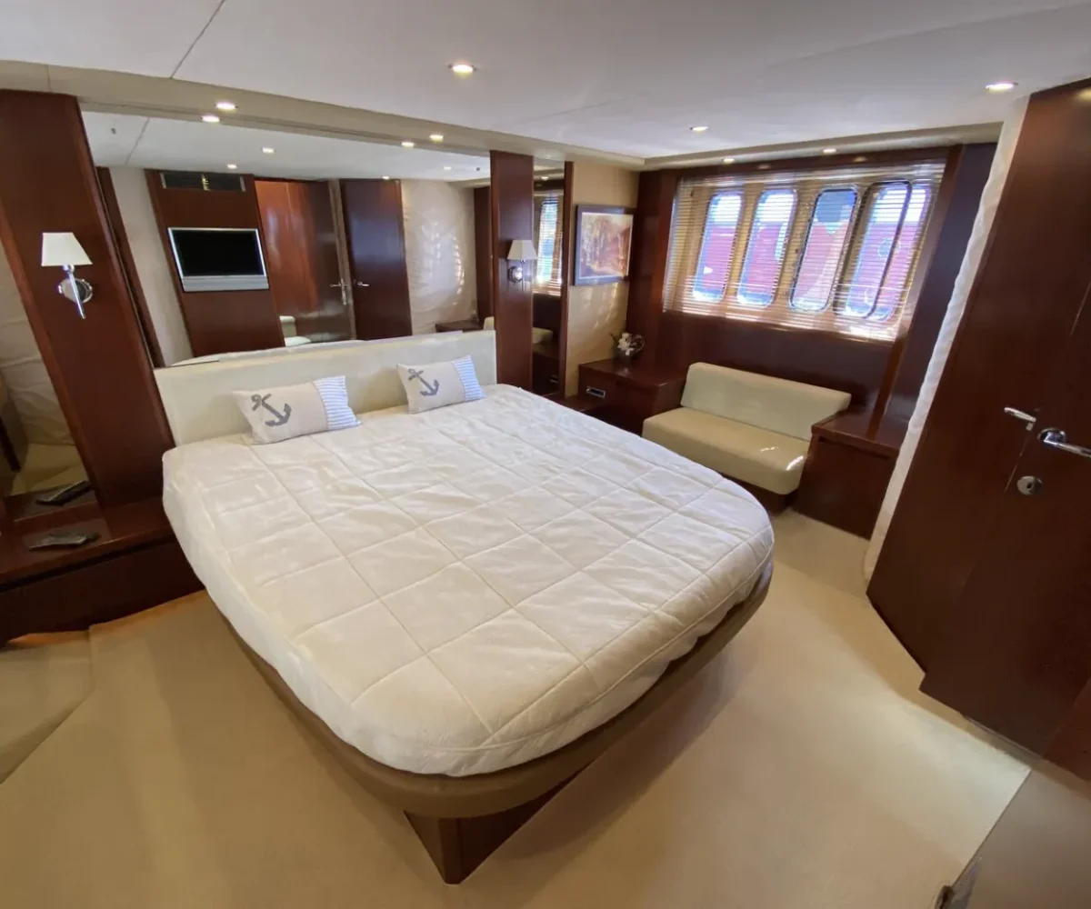 PRINCESS V65 INTERIOR (7)