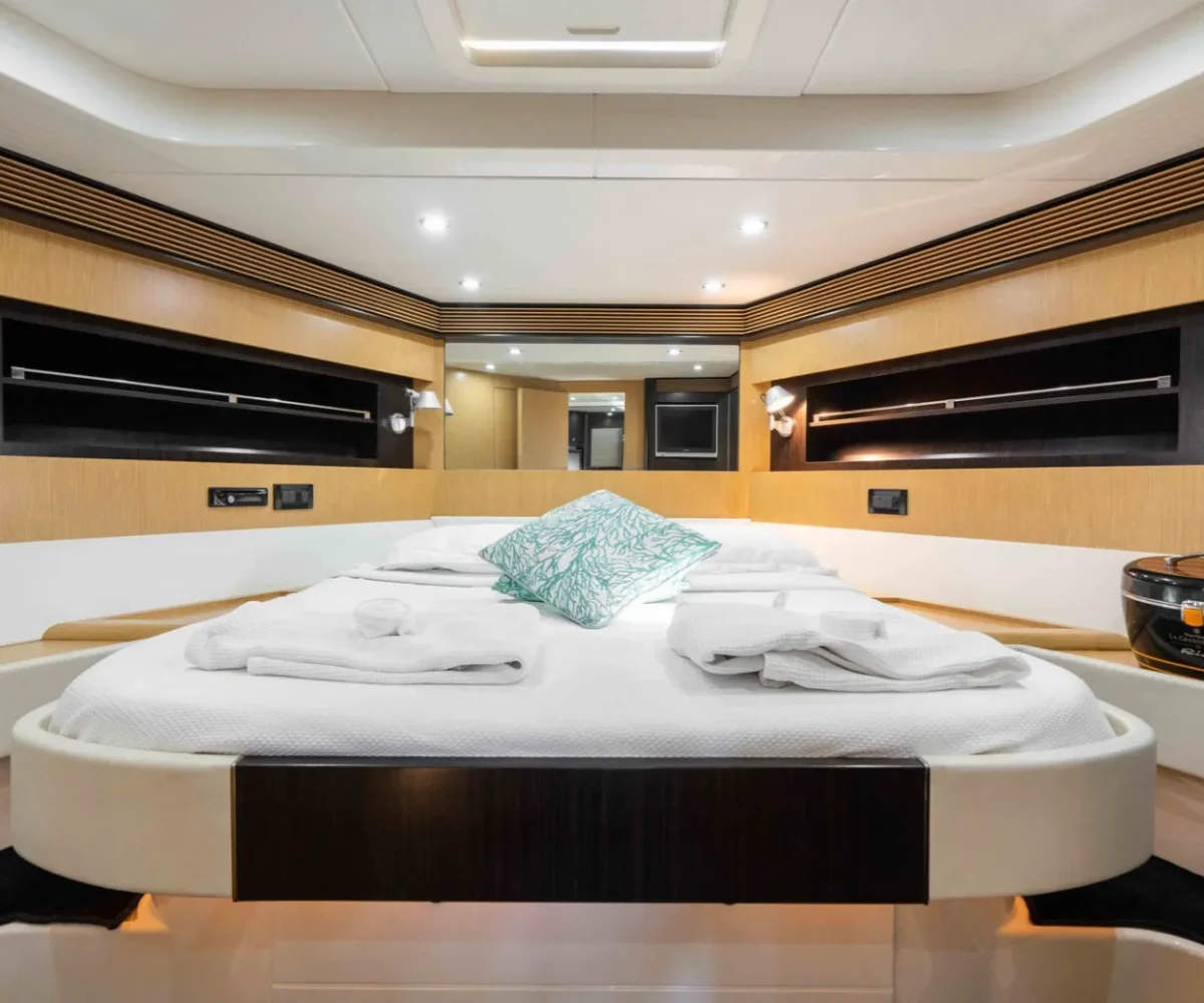 RIVA 63 VENTIGO INTERIOR (1)