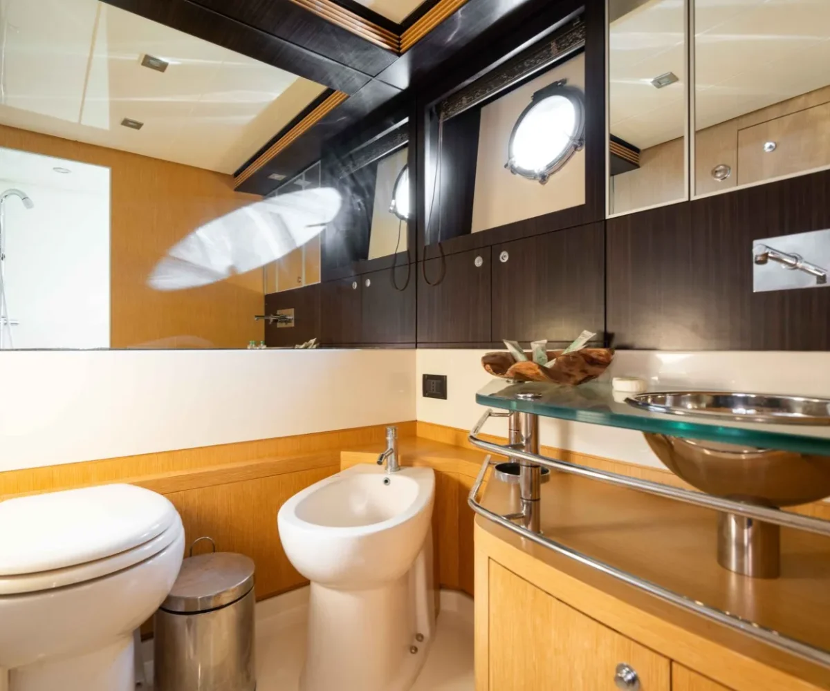 RIVA 63 VENTIGO INTERIOR (10)