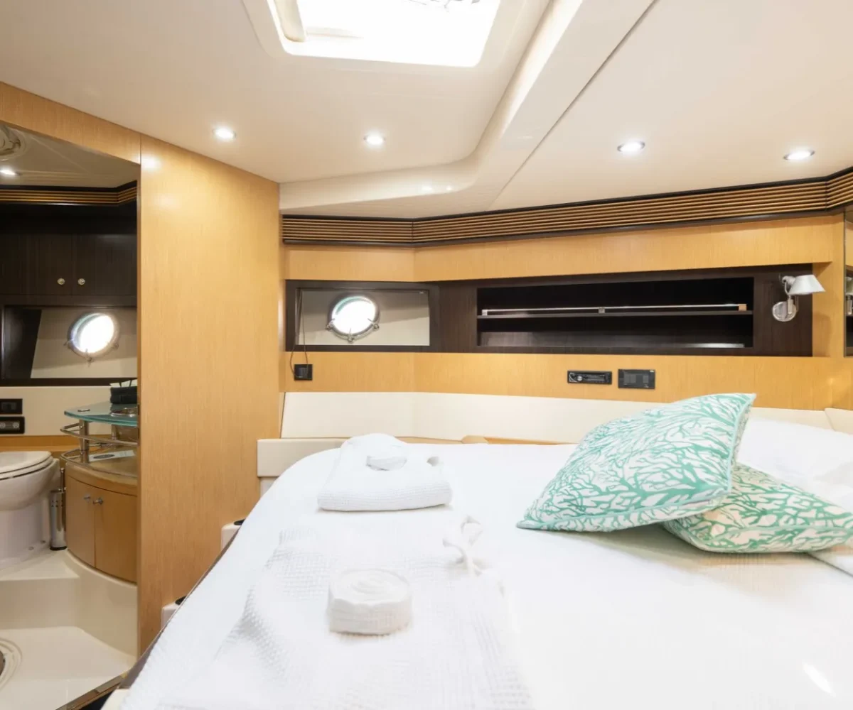 RIVA 63 VENTIGO INTERIOR (12)