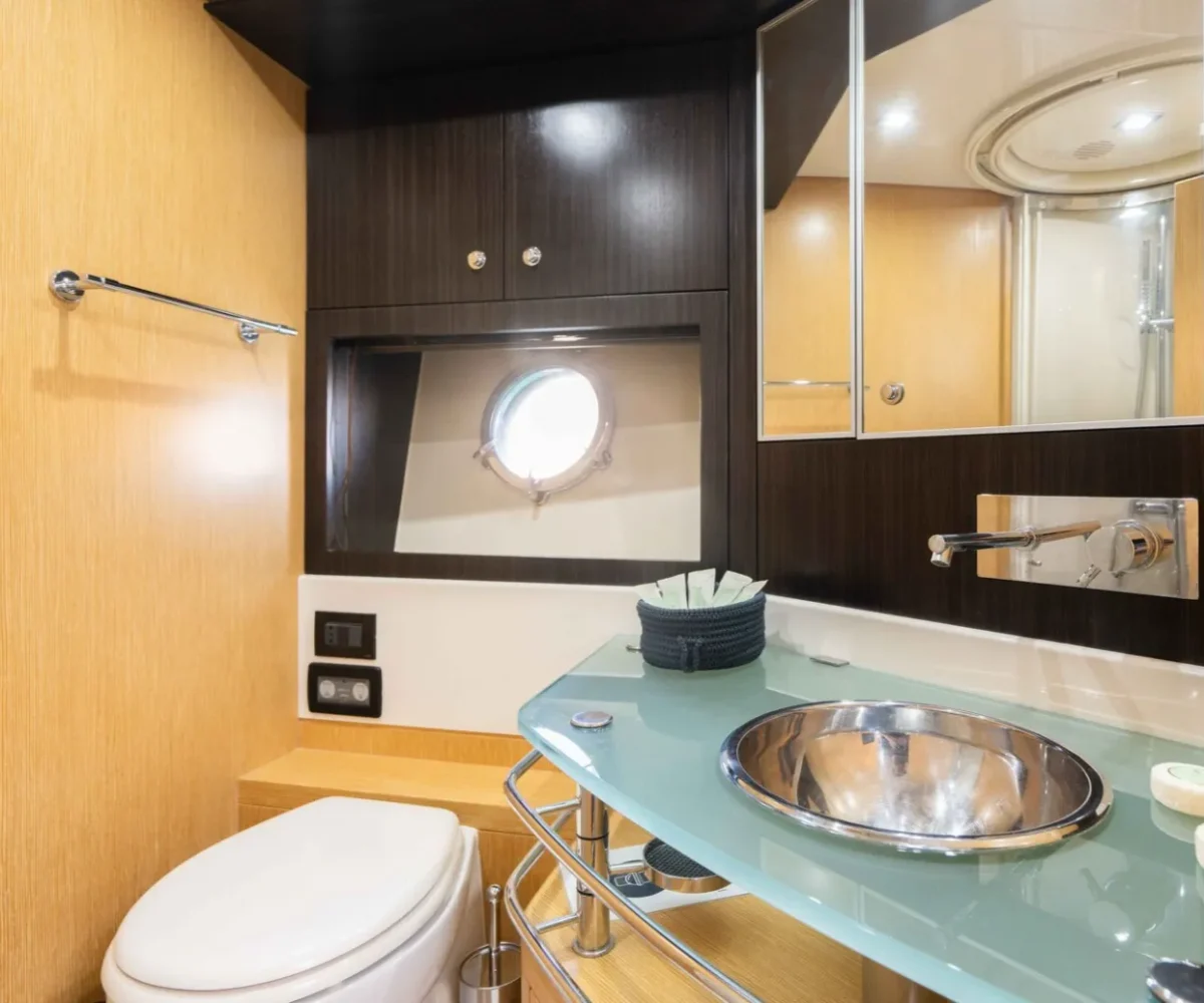 RIVA 63 VENTIGO INTERIOR (13)