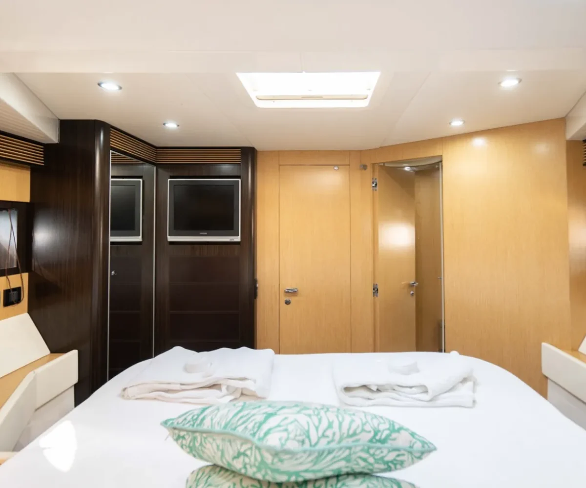 RIVA 63 VENTIGO INTERIOR (15)