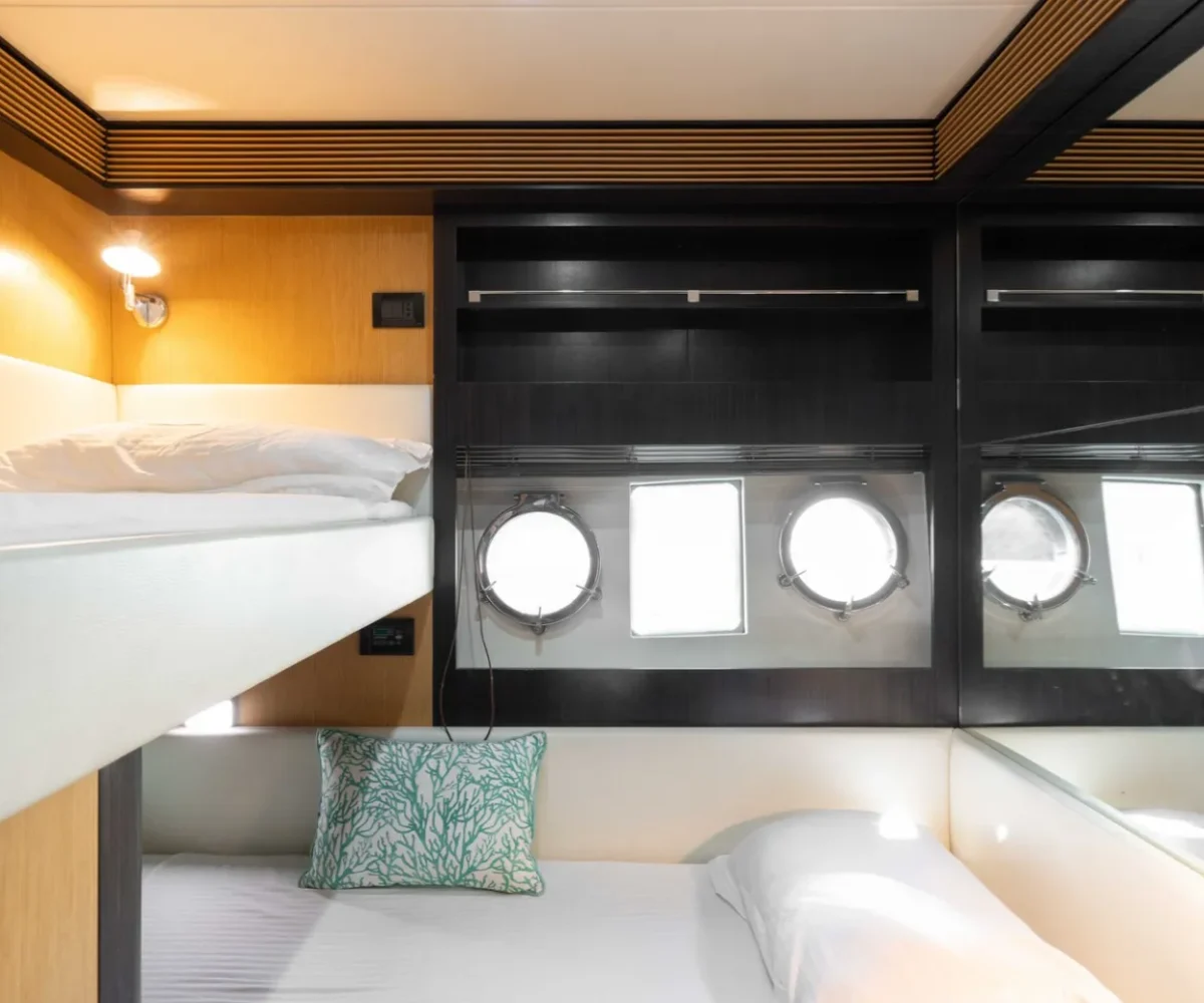 RIVA 63 VENTIGO INTERIOR (16)