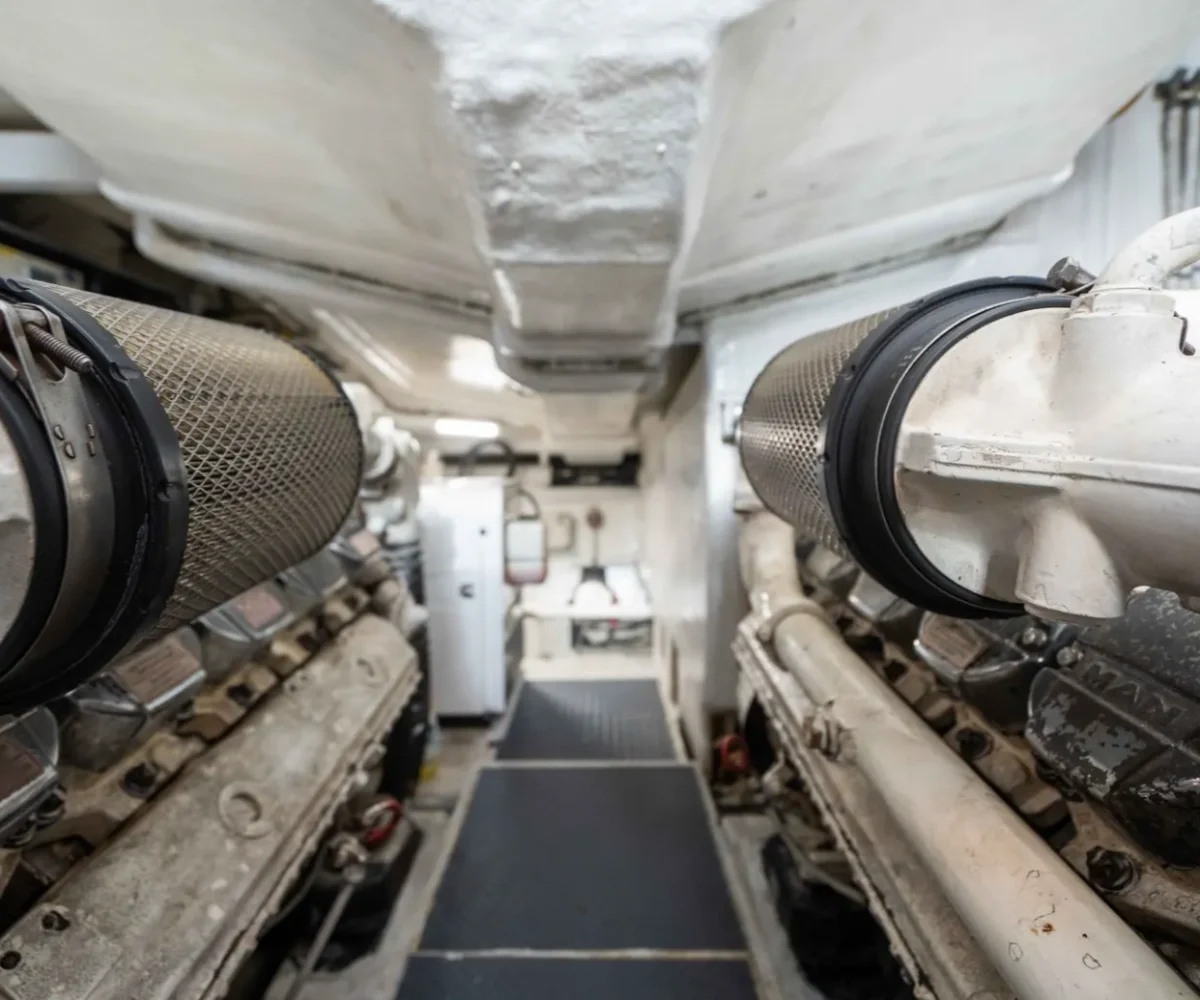 RIVA 63 VENTIGO INTERIOR (18)