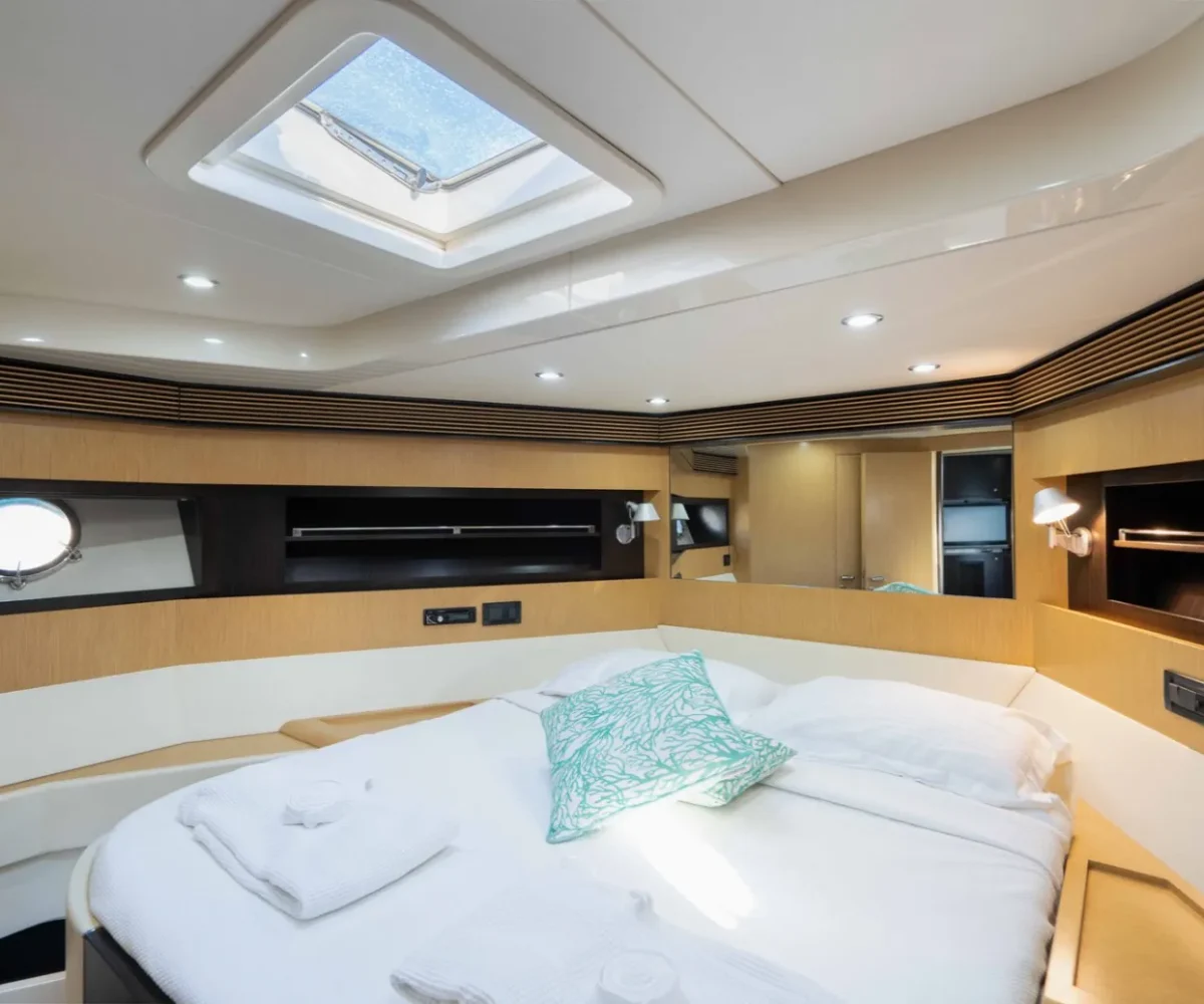 RIVA 63 VENTIGO INTERIOR (2)