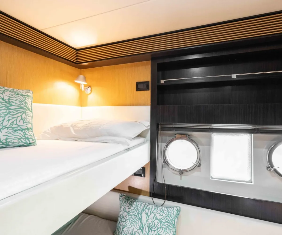 RIVA 63 VENTIGO INTERIOR (21)