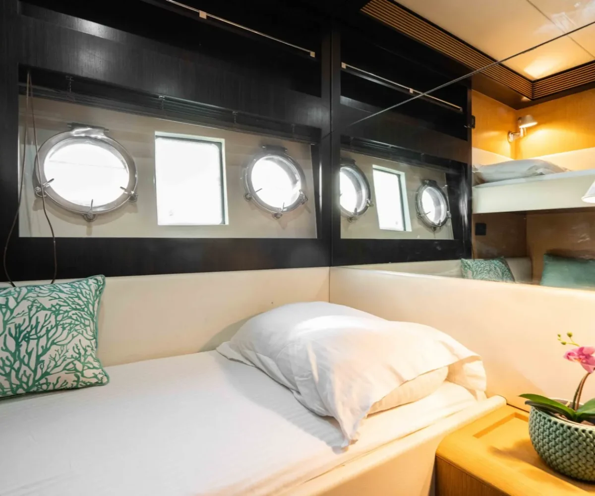 RIVA 63 VENTIGO INTERIOR (22)