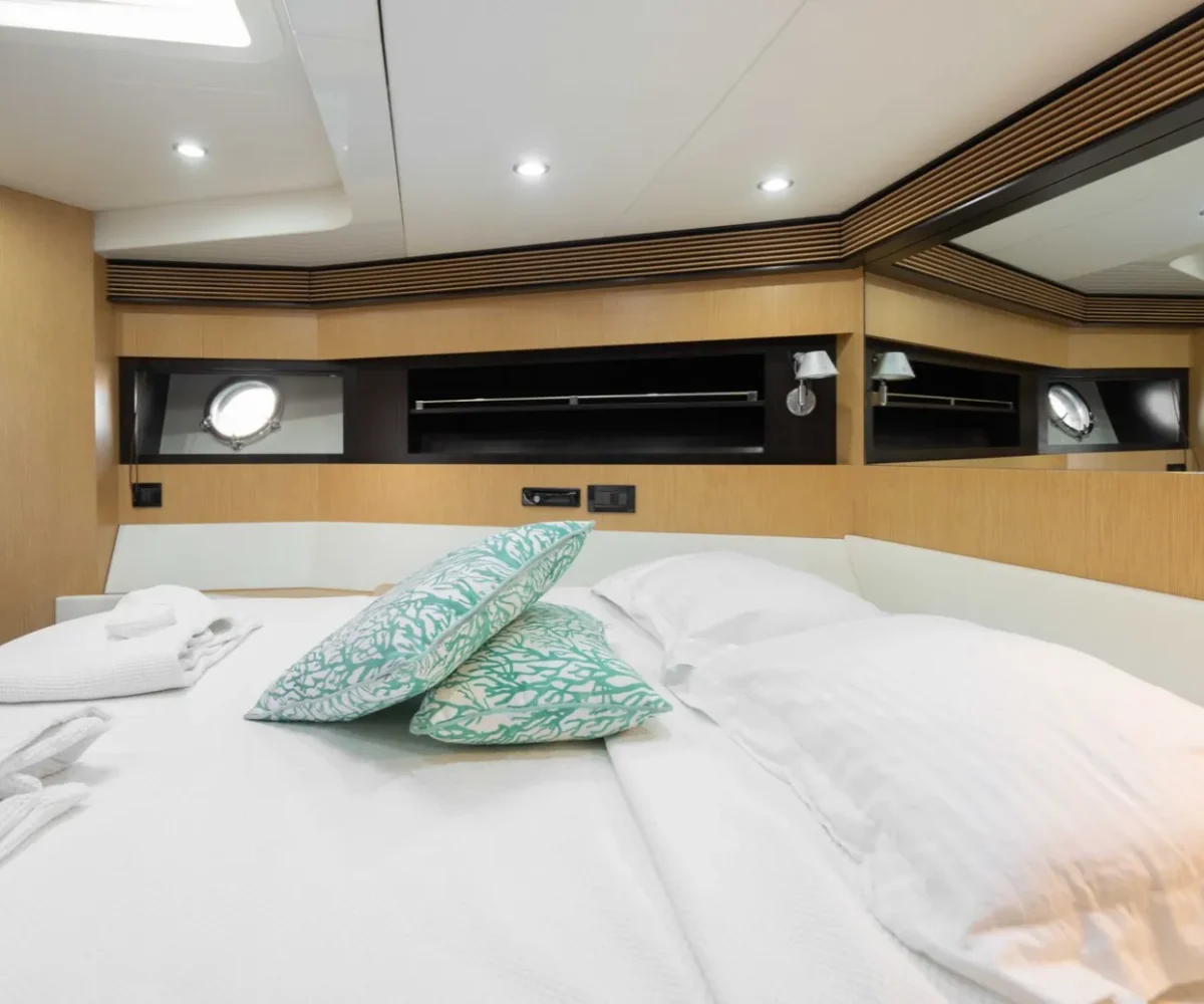 RIVA 63 VENTIGO INTERIOR (3)