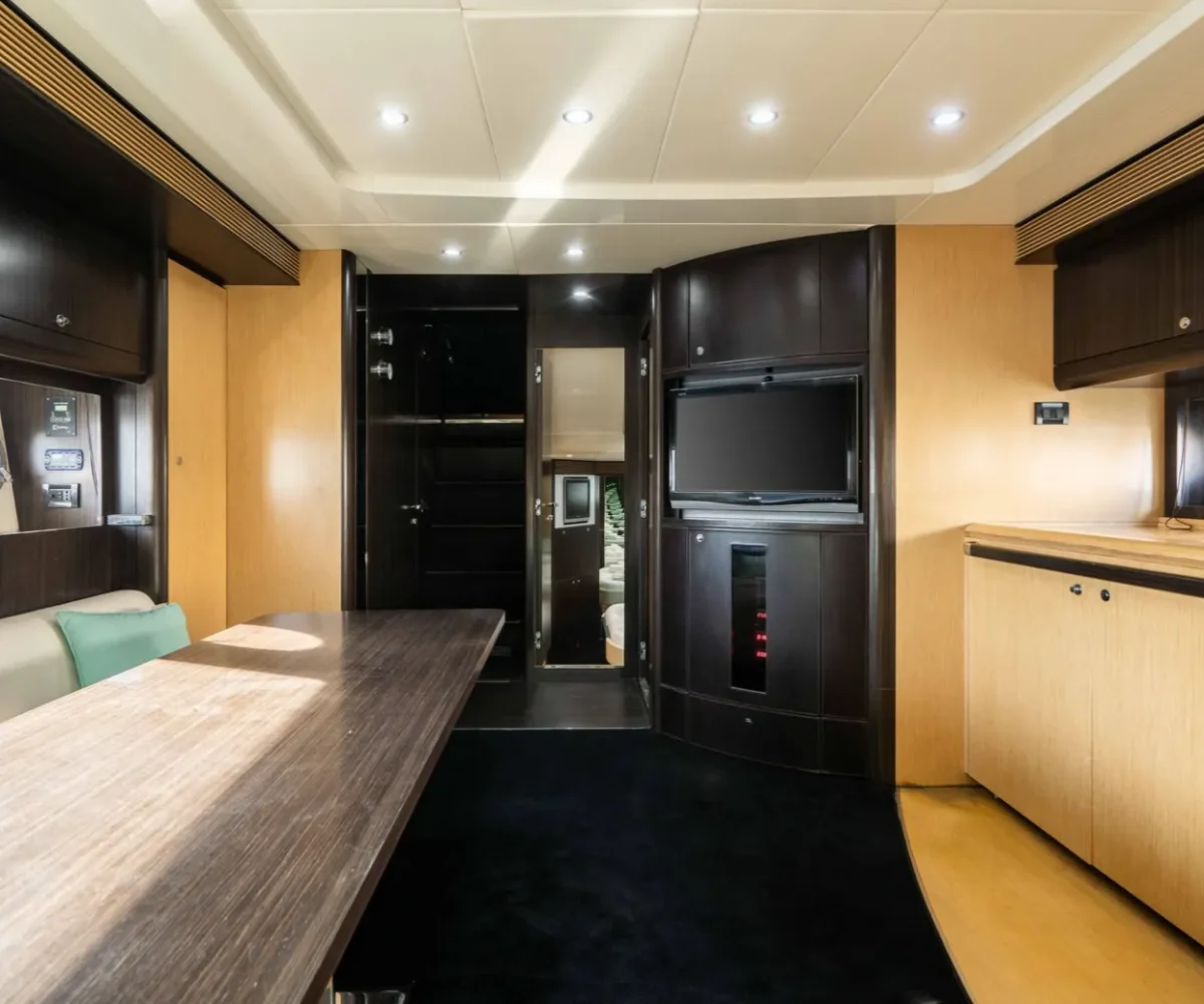 RIVA 63 VENTIGO INTERIOR (5)