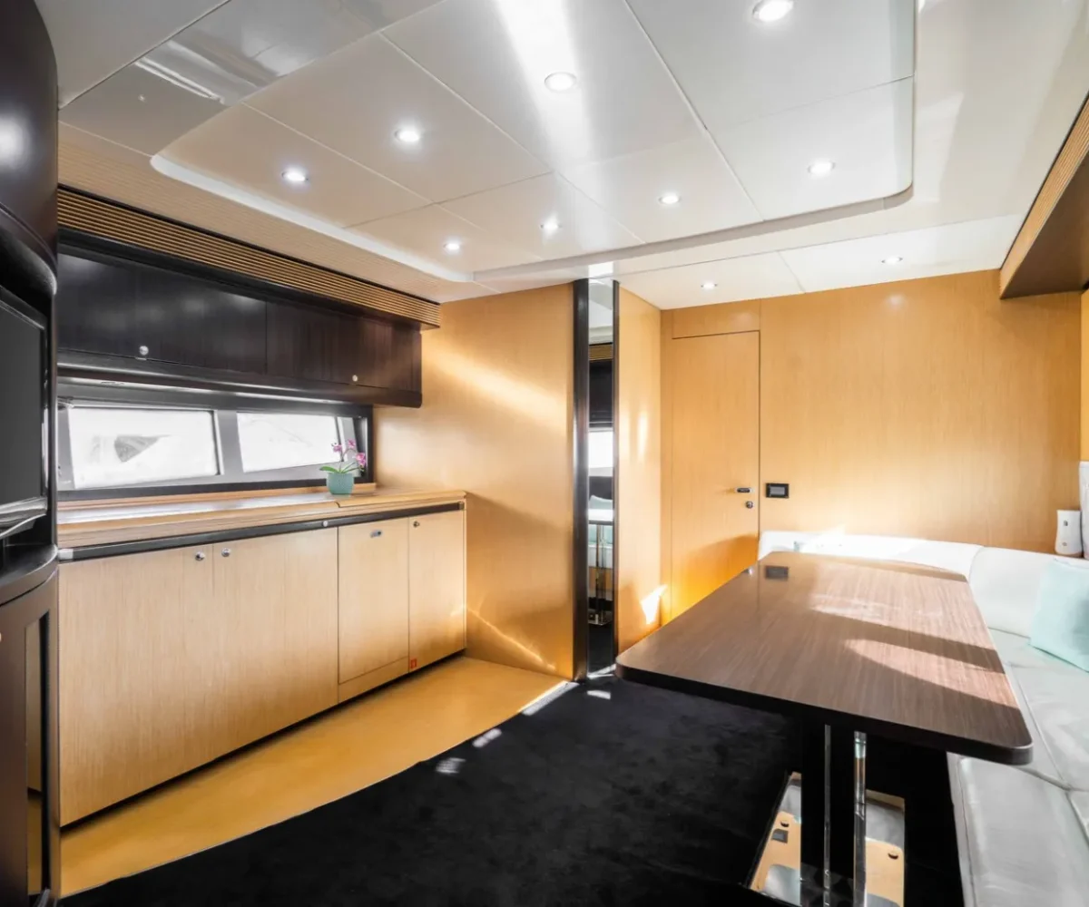 RIVA 63 VENTIGO INTERIOR (6)