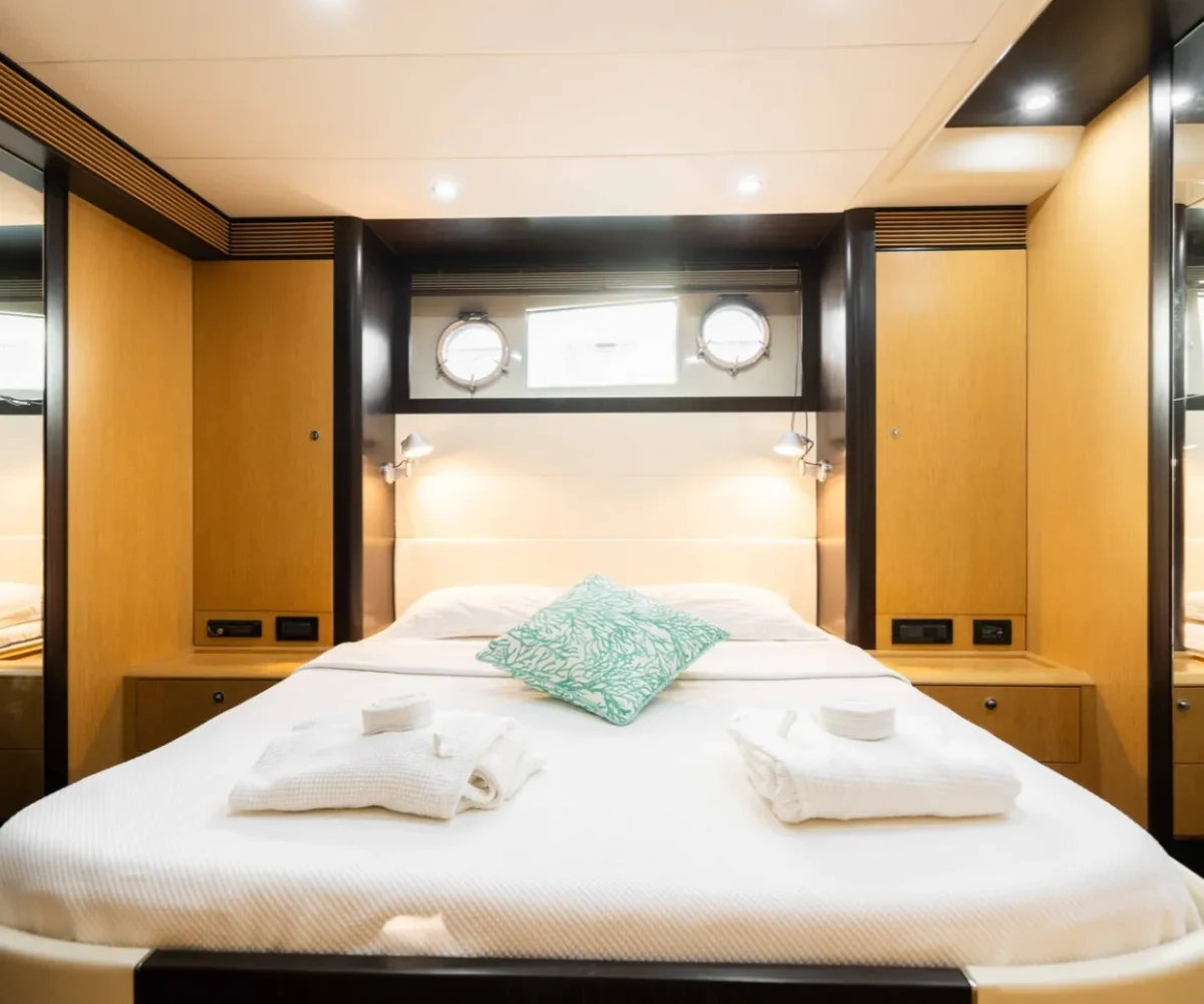 RIVA 63 VENTIGO INTERIOR (7)