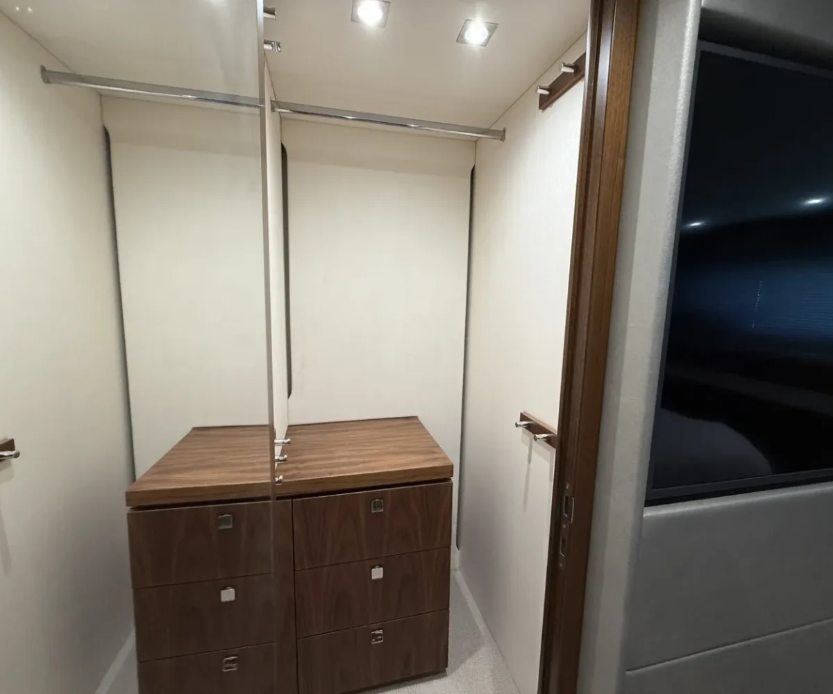 SUNSEEKER 66 INTERIOR (14)