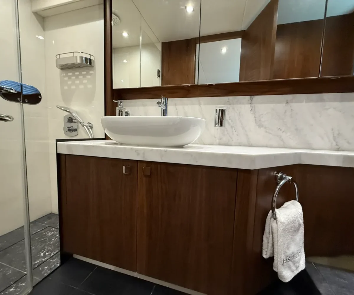 SUNSEEKER 66 INTERIOR (16)