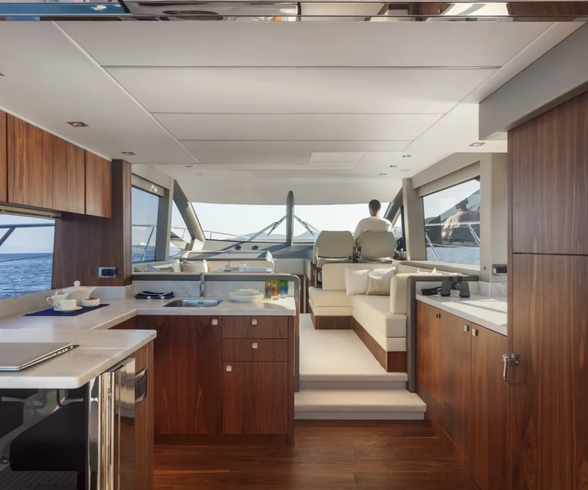SUNSEEKER MANHATTAN 52 INTERIOR (1)
