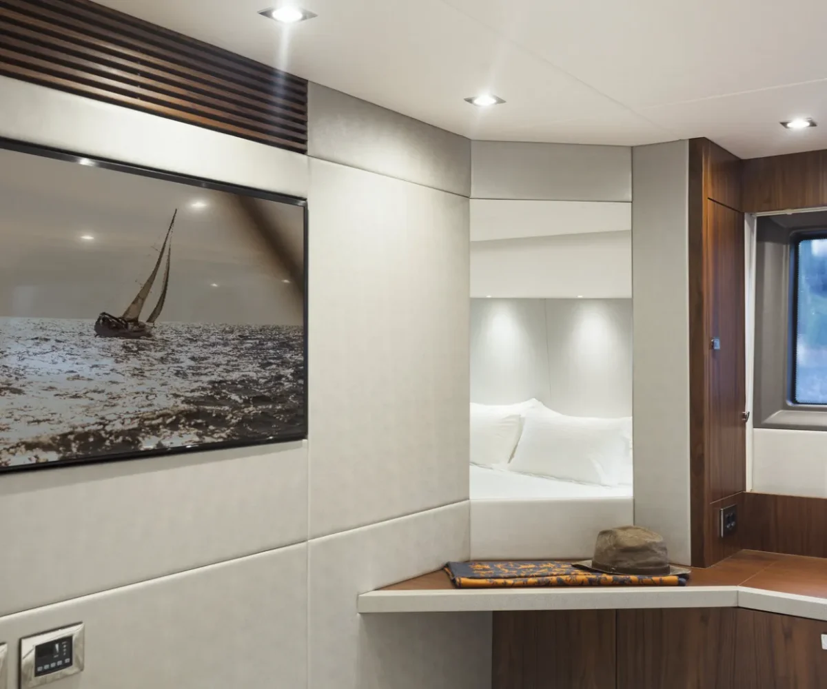 SUNSEEKER MANHATTAN 52 INTERIOR (10)