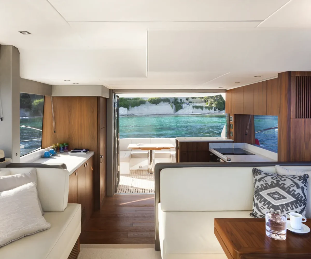 SUNSEEKER MANHATTAN 52 INTERIOR (3)