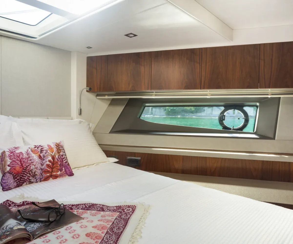 SUNSEEKER MANHATTAN 52 INTERIOR (7)