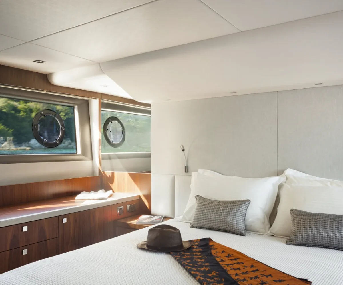 SUNSEEKER MANHATTAN 52 INTERIOR (8)