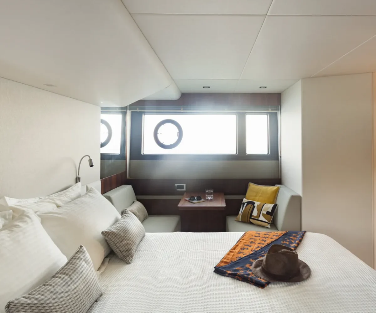 SUNSEEKER MANHATTAN 52 INTERIOR (9)