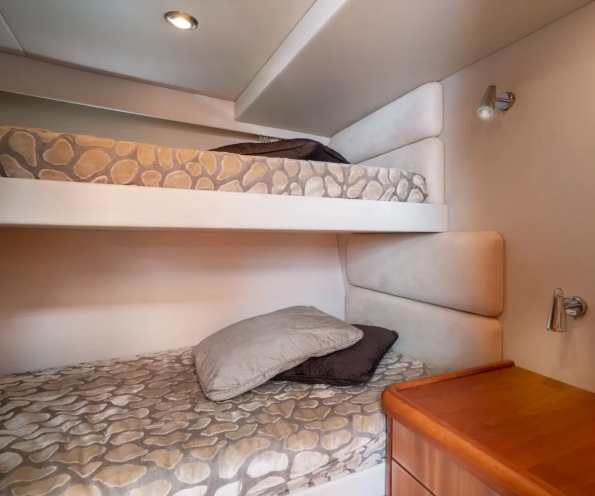 SUNSEEKER PREDATOR 52 INTERIOR (11)