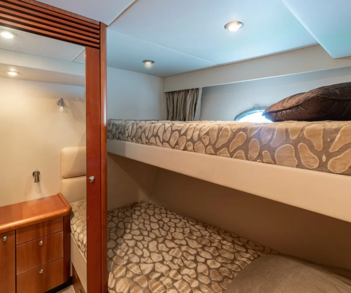 SUNSEEKER PREDATOR 52 INTERIOR (12)