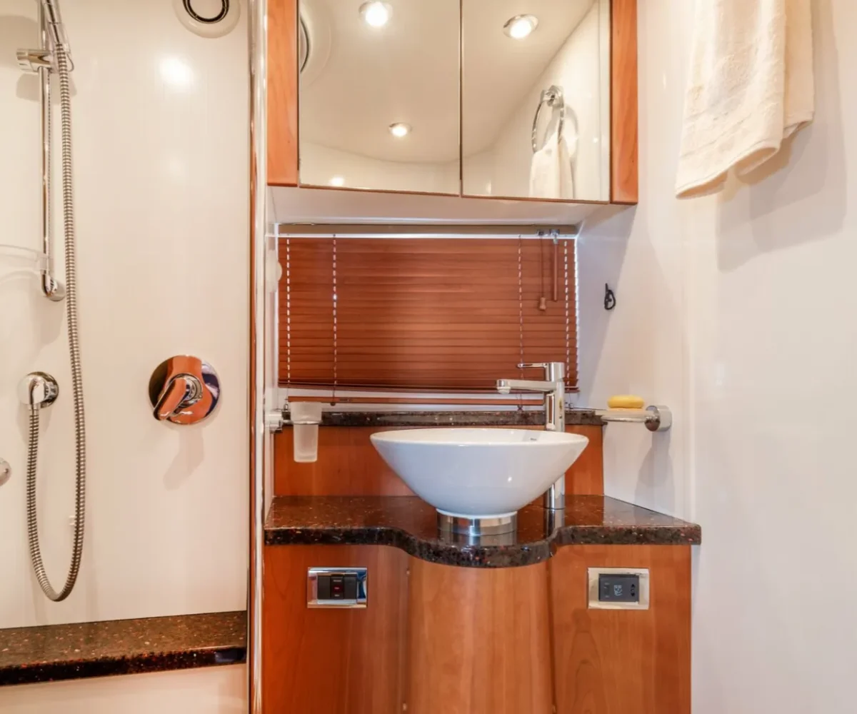 SUNSEEKER PREDATOR 52 INTERIOR (3)