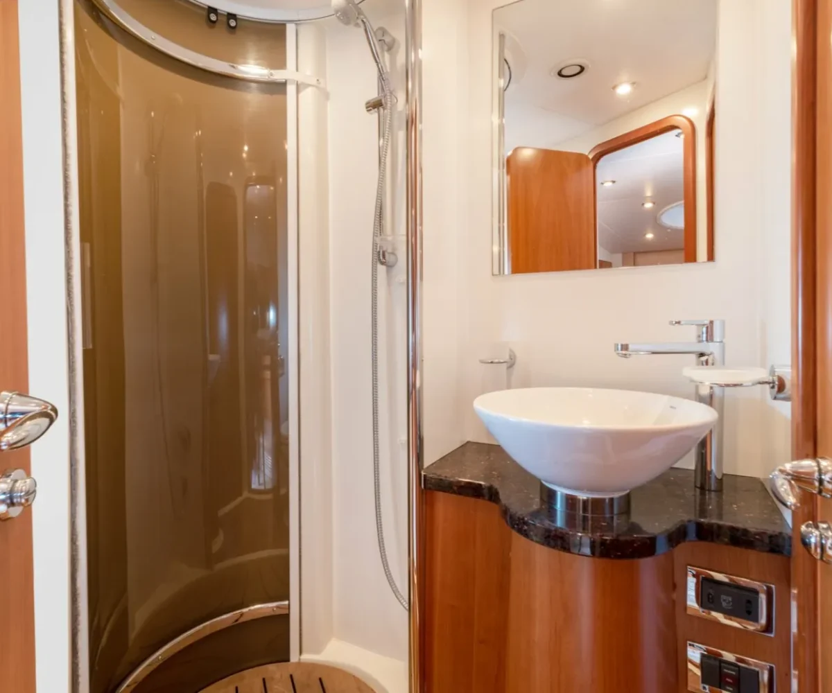 SUNSEEKER PREDATOR 52 INTERIOR (5)