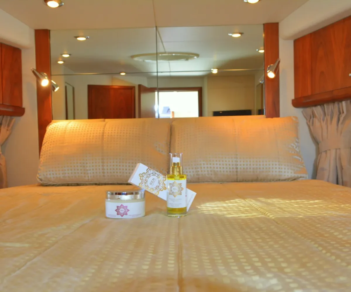 SUNSEEKER PREDATOR 62 INTERIOR (2)