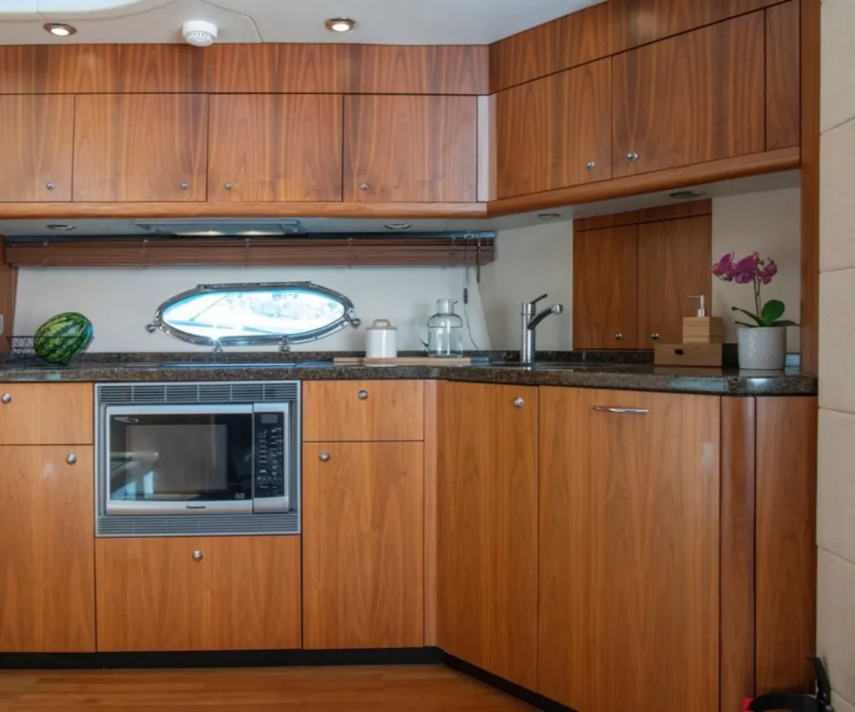 SUNSEEKER PREDATOR 62 INTERIOR (4)