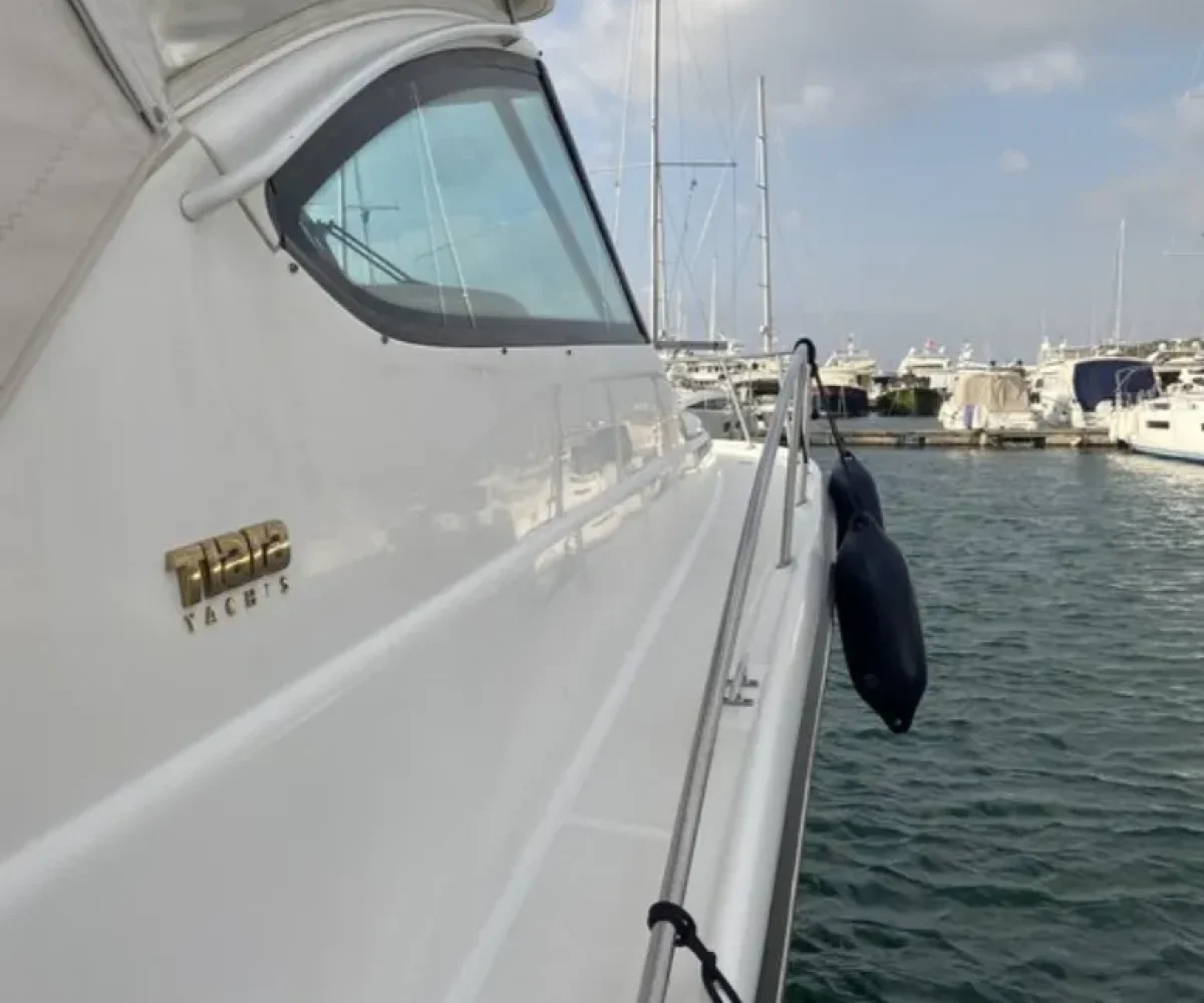 TIARA 42 EXTERIOR (2)