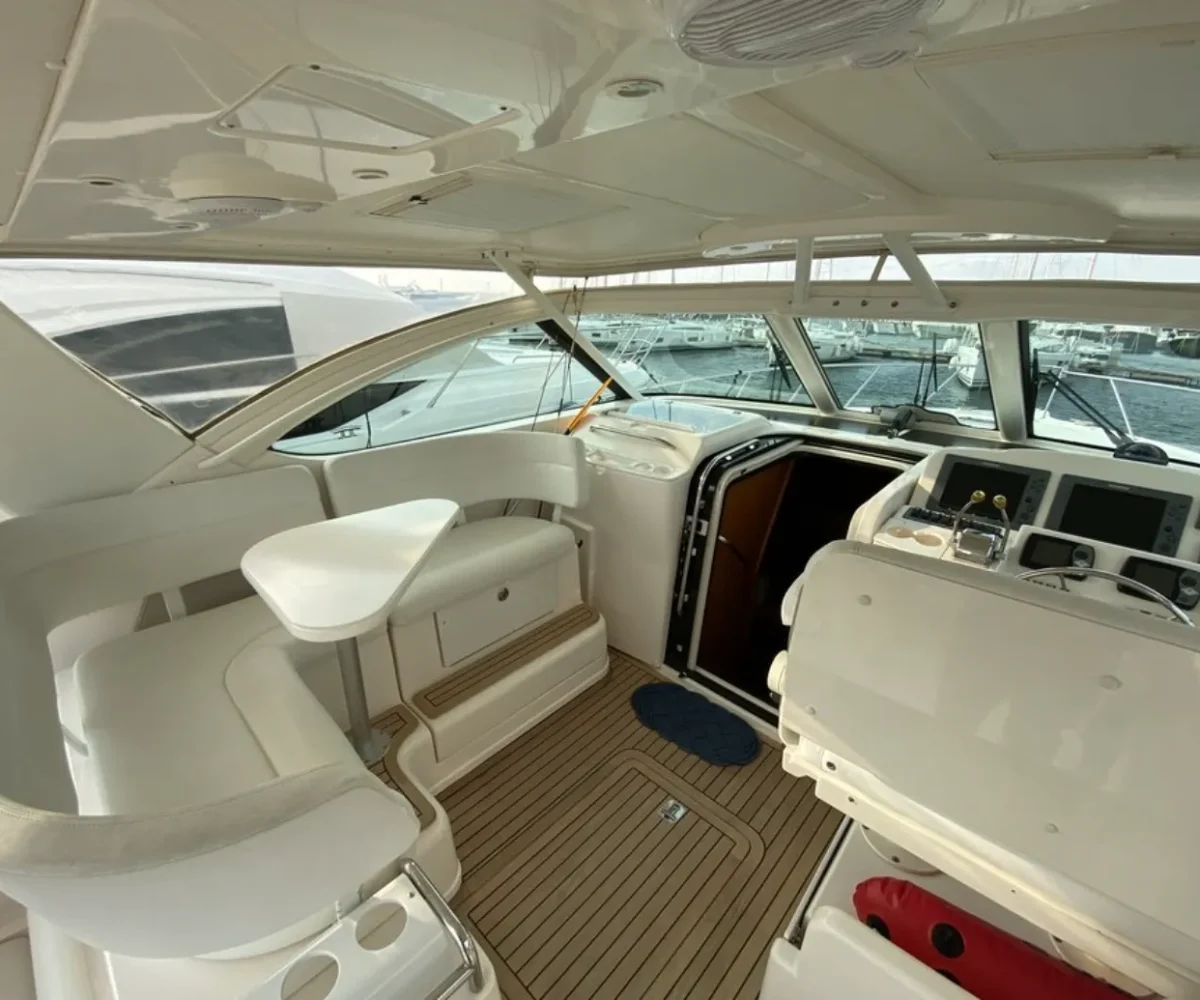 TIARA 42 INTERIOR (1)