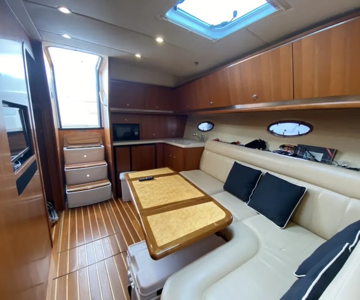 TIARA 42 INTERIOR (13)