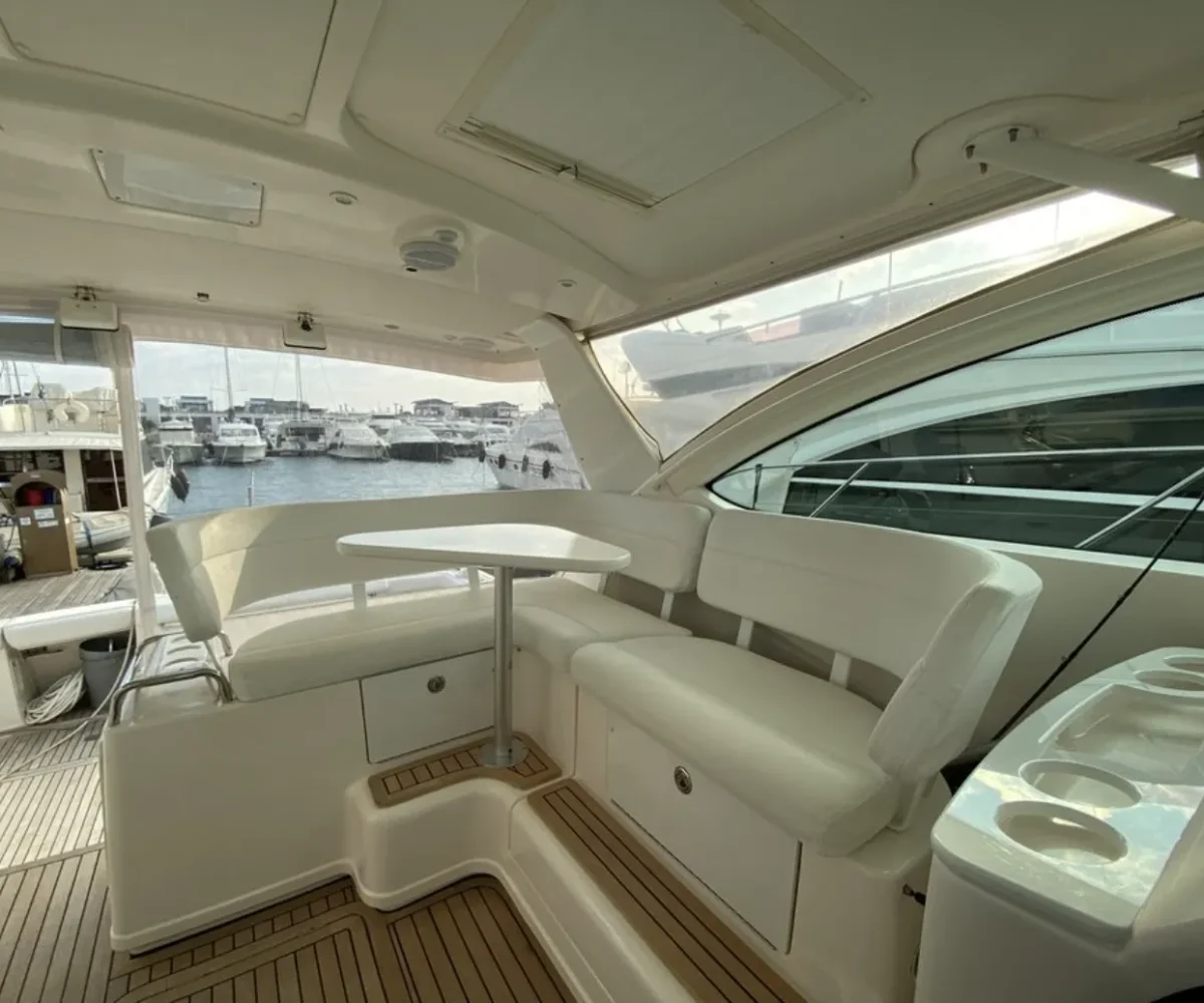 TIARA 42 INTERIOR (4)
