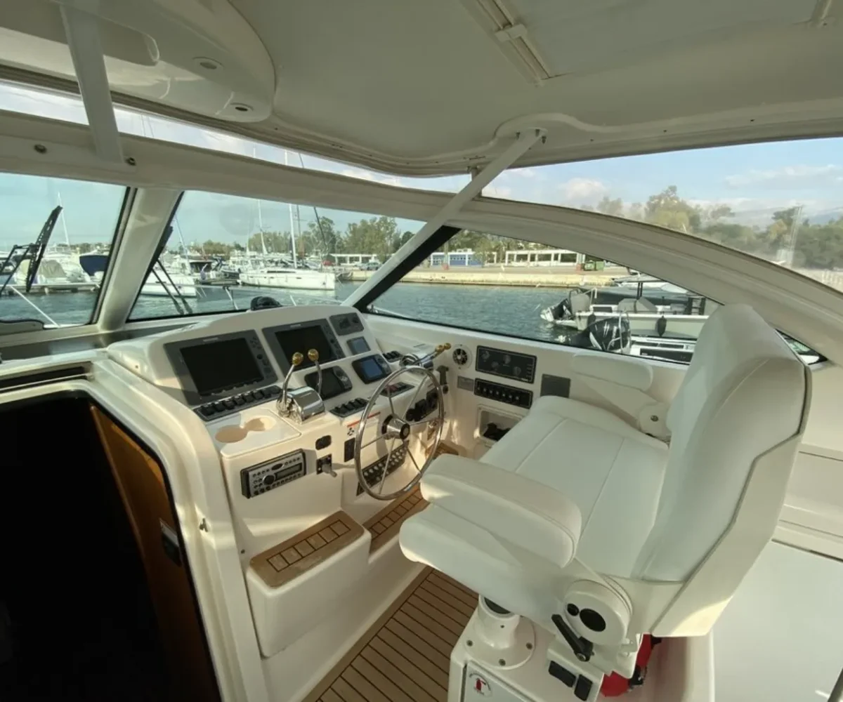 TIARA 42 INTERIOR (6)