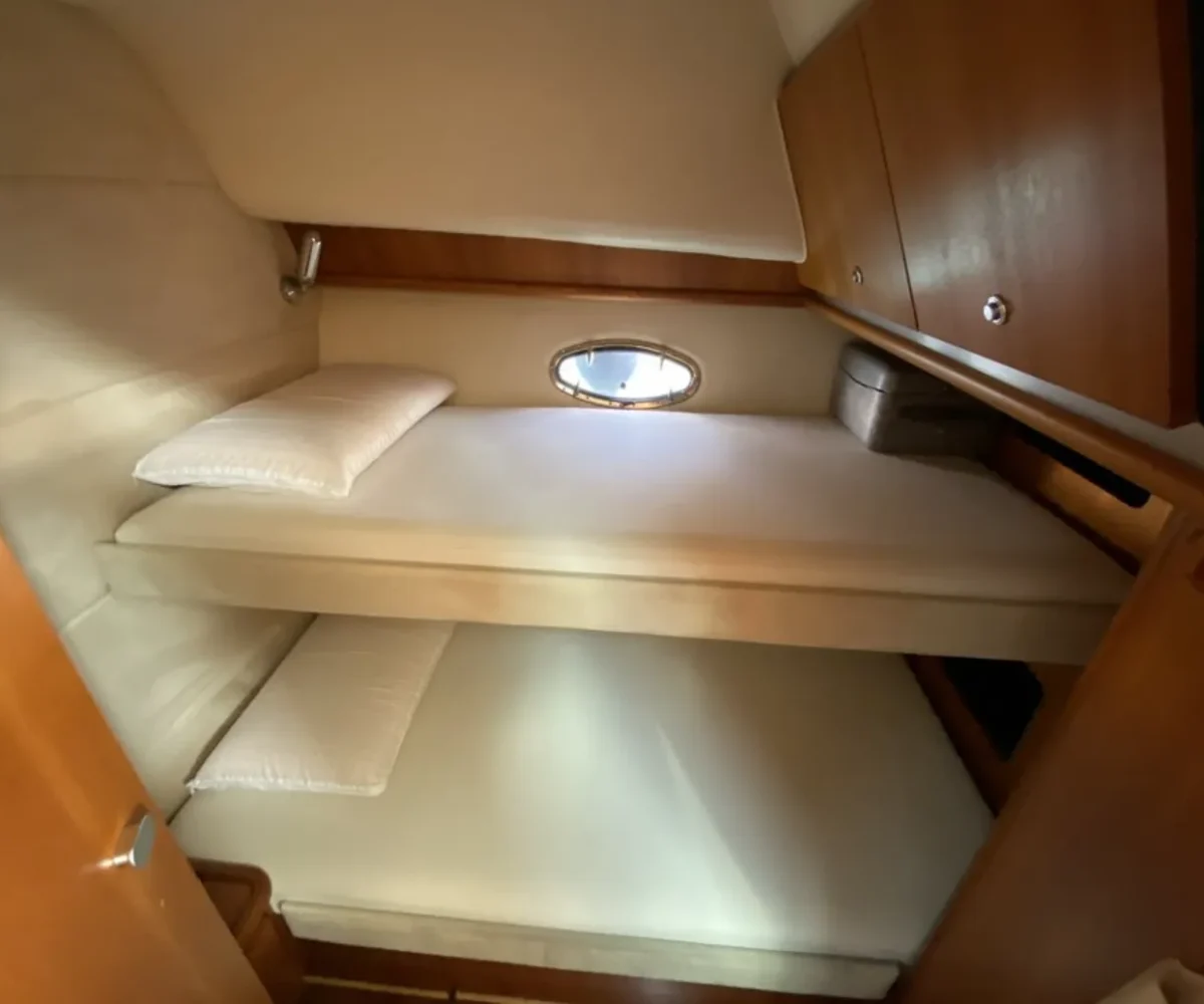 TIARA 42 INTERIOR (8)
