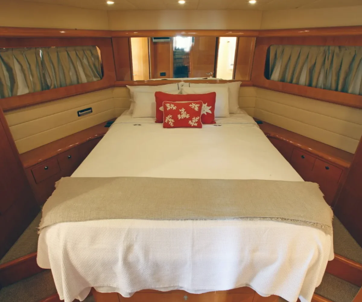 UNIESSE 57 INTERIOR (2)