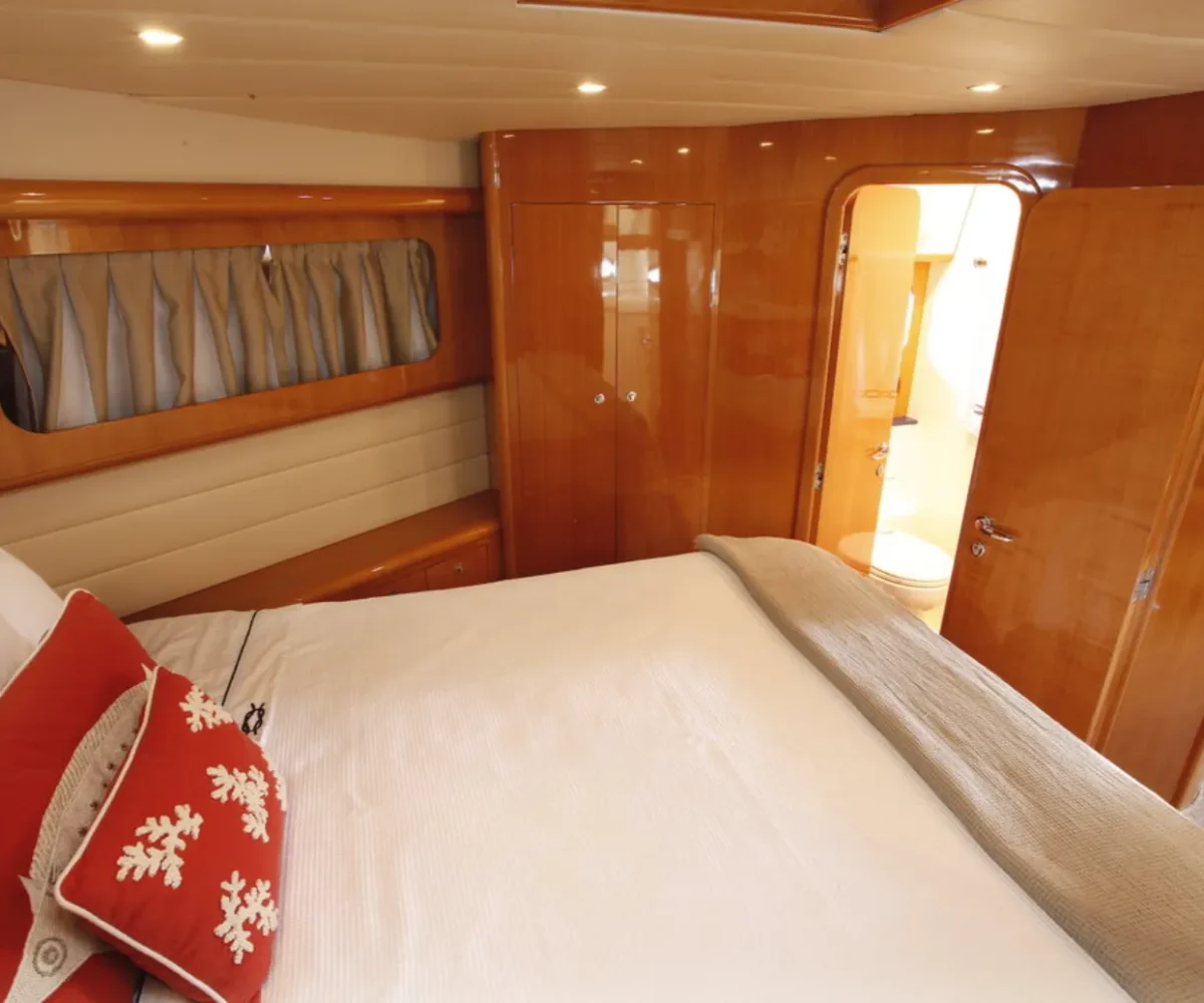 UNIESSE 57 INTERIOR (3)