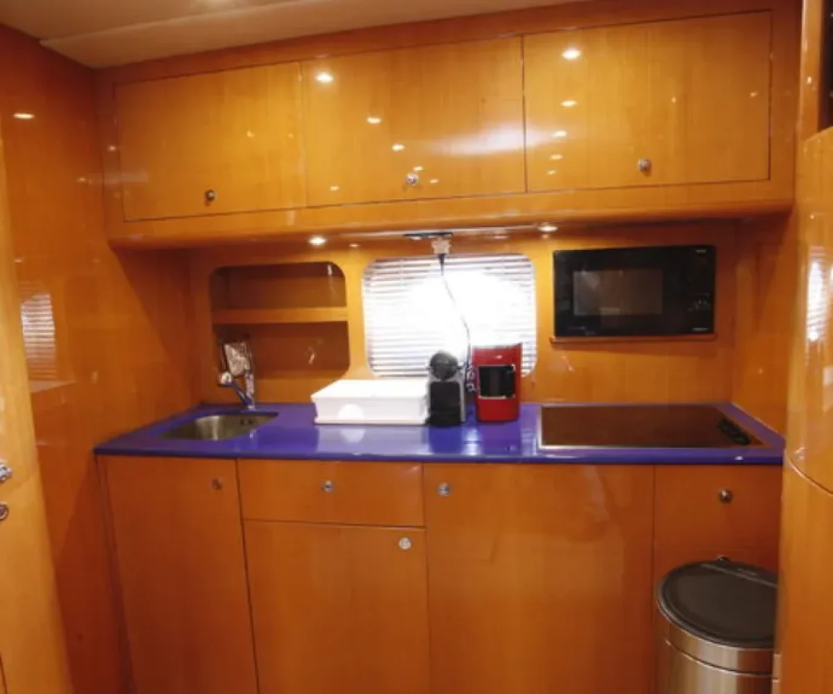 UNIESSE 57 INTERIOR (5)