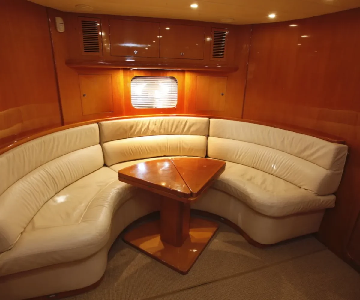 UNIESSE 57 INTERIOR (6)