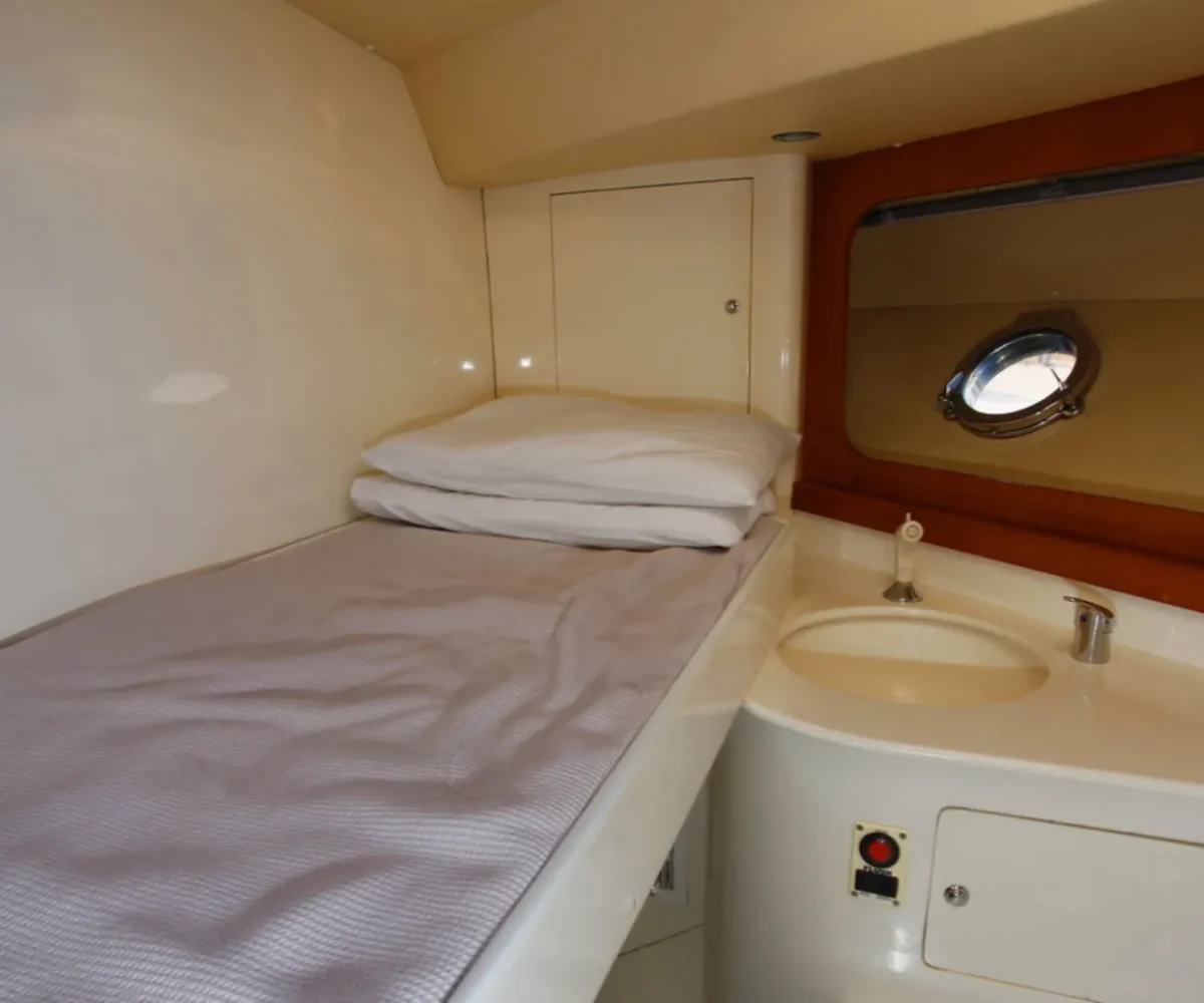 UNIESSE 57 INTERIOR (9)