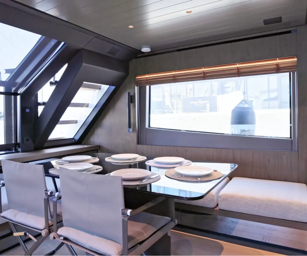 bg74#19 interior (1)