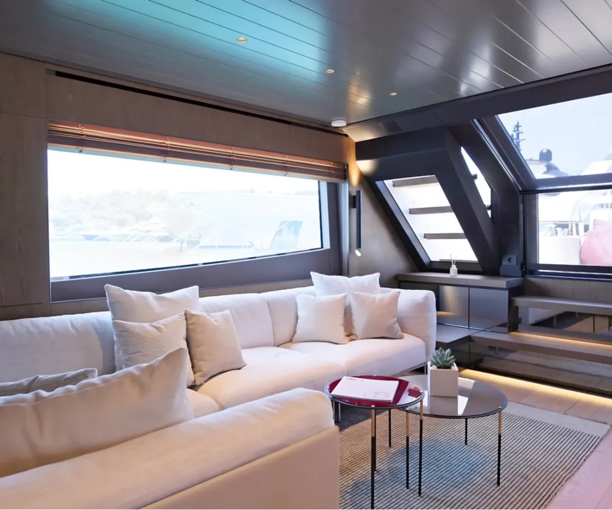 bg74#19 interior (2)