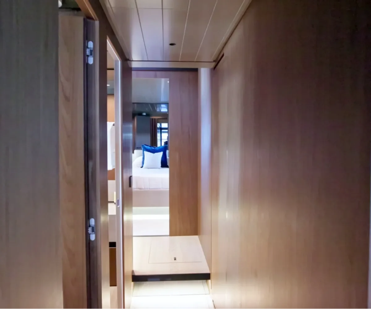 bg74#19 interior (4)