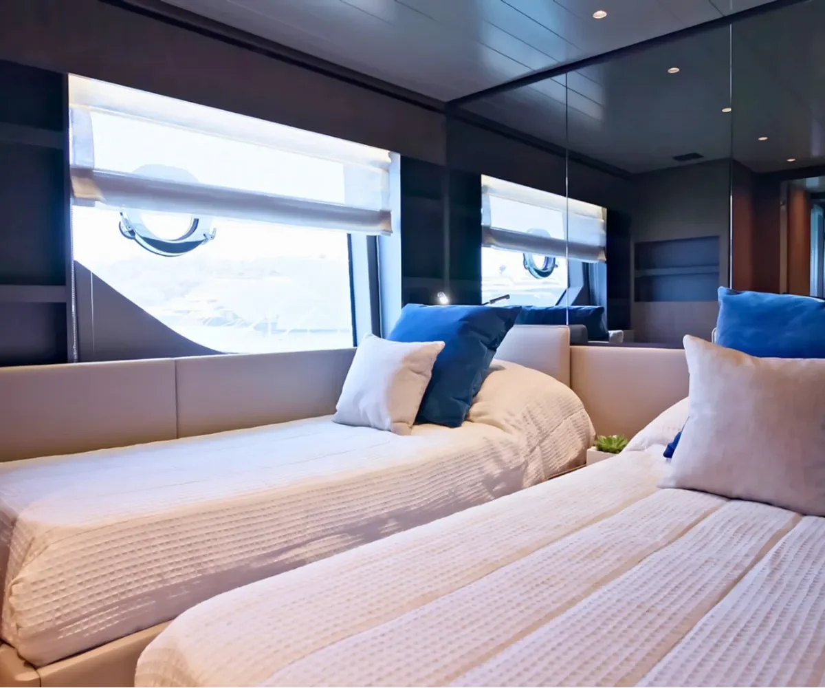 bg74#19 interior (6)