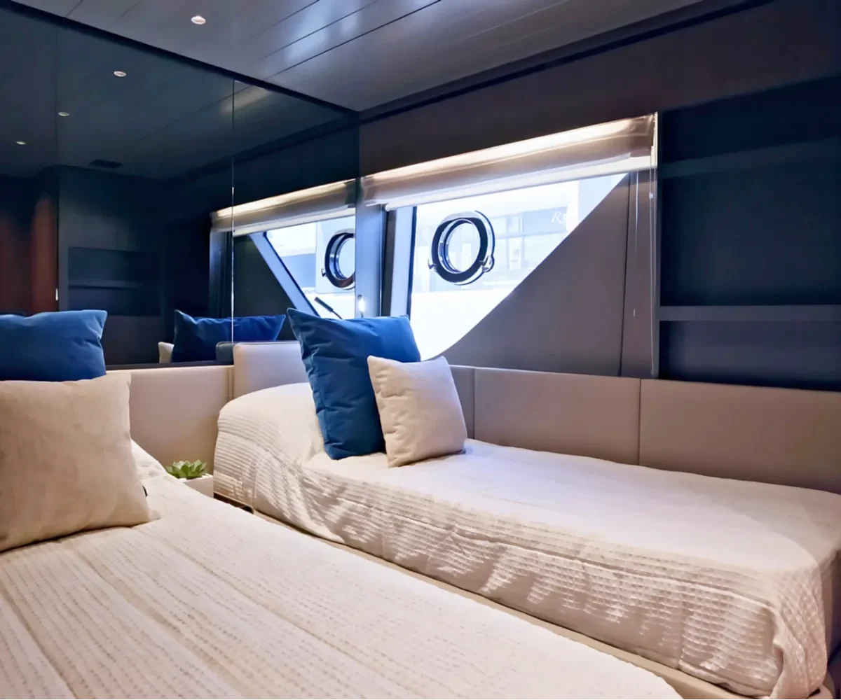 bg74#19 interior (7)