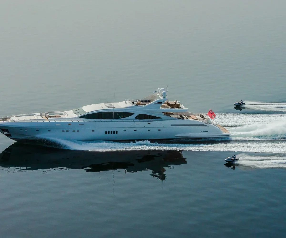 yachtImage_ext_732_17220