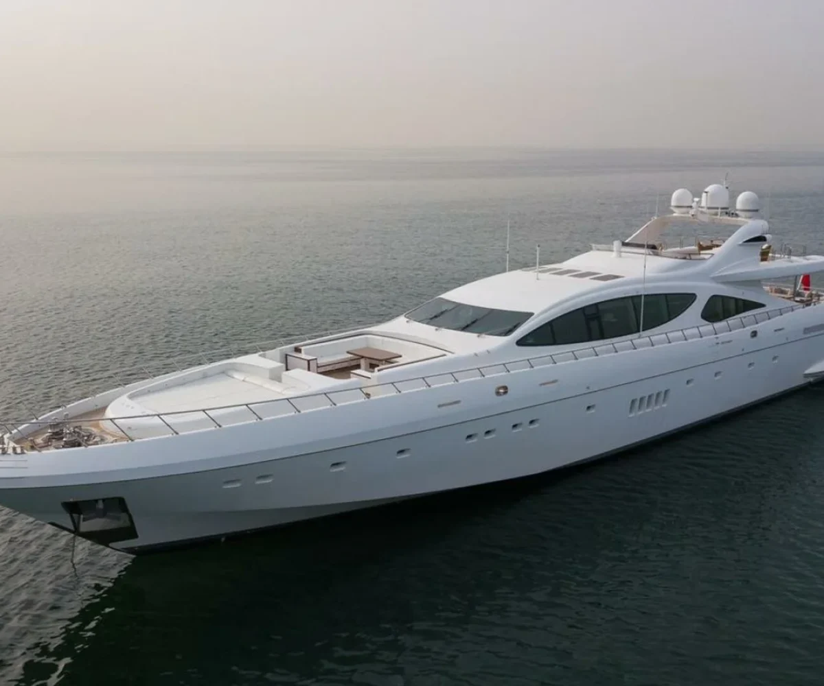 yachtImage_ext_732_17221