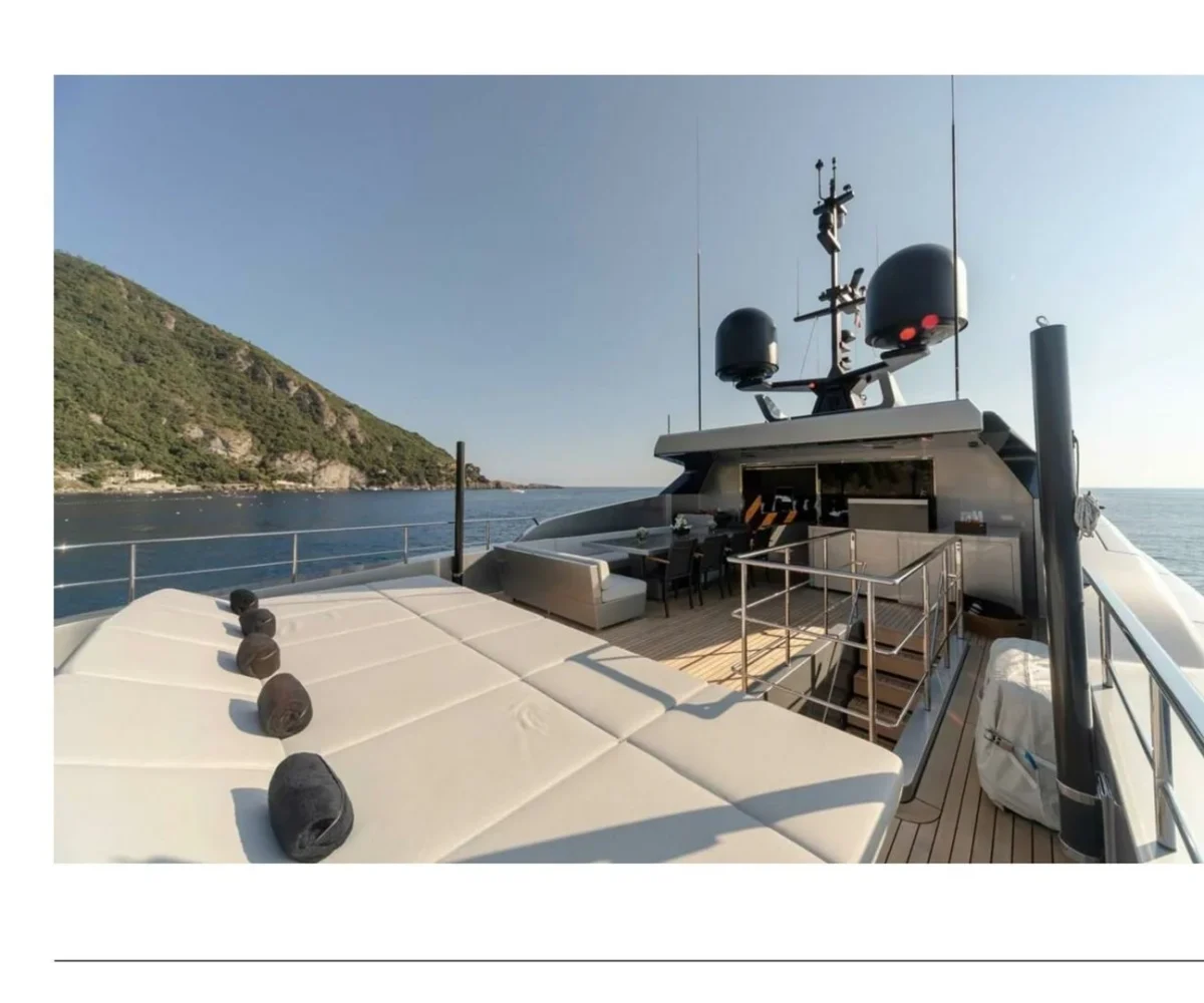 yachtImage_ext_769_18351